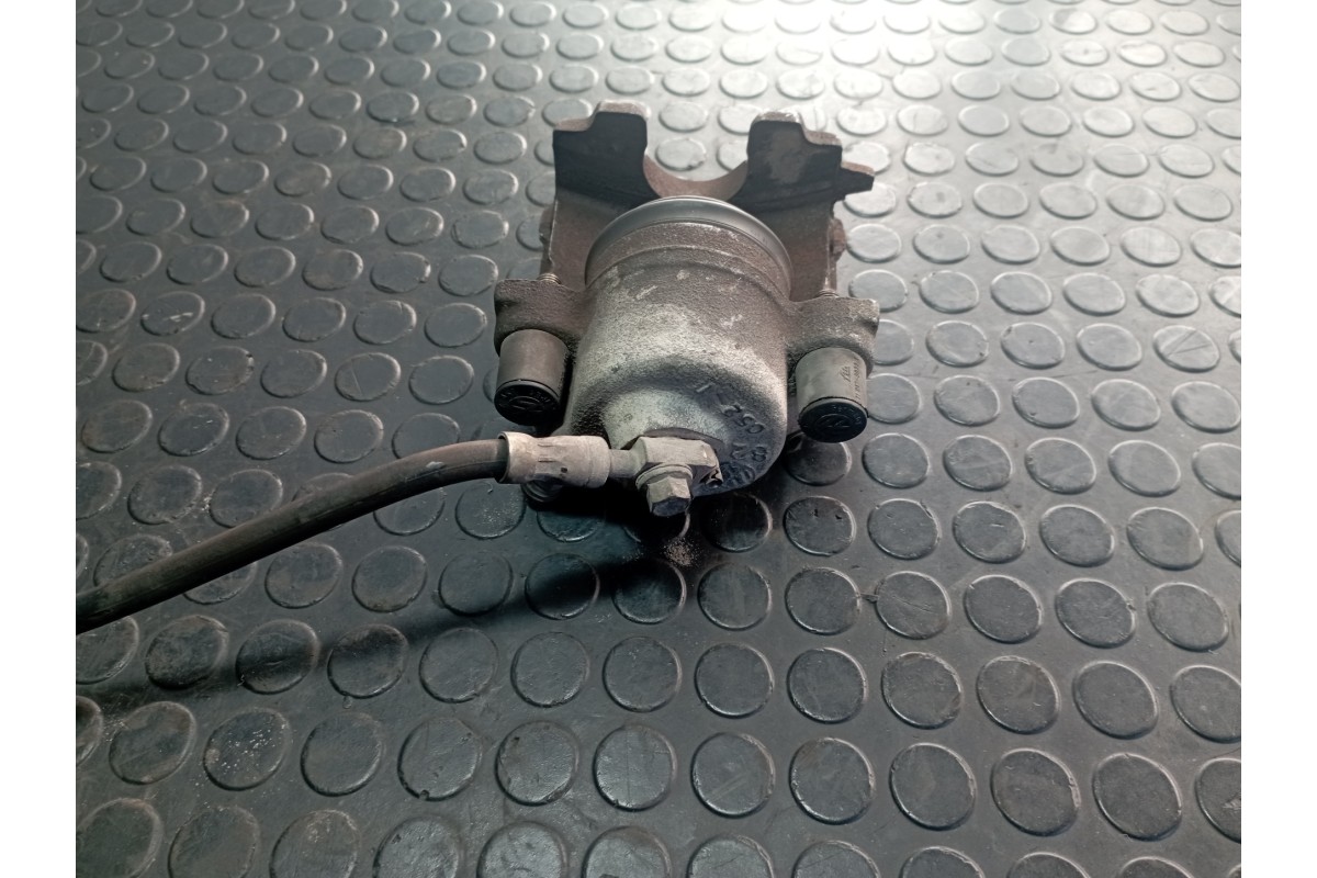 Recambio de pinza de freno delantera derecha para volkswagen bora berlina (1j2) 1.6 referencia OEM IAM 1K0615124D  