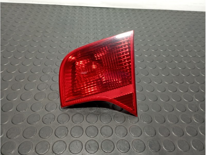 Recambio de piloto porton derecho para audi a4 berlina (8e) 2.0 tdi referencia OEM IAM 8E5945094  