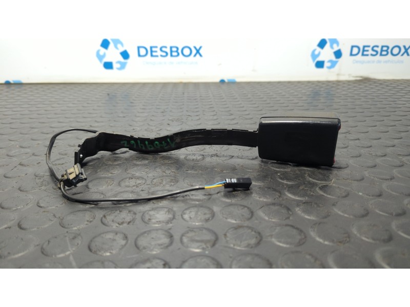 Recambio de enganche cinturon delantero izquierdo para seat leon (1p1) 1.6 tdi referencia OEM IAM 5P0857755H  