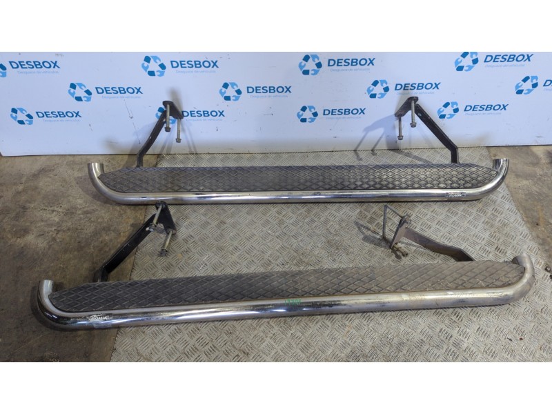 Recambio de estribos laterales para mitsubishi pajero 2.5 td referencia OEM IAM   