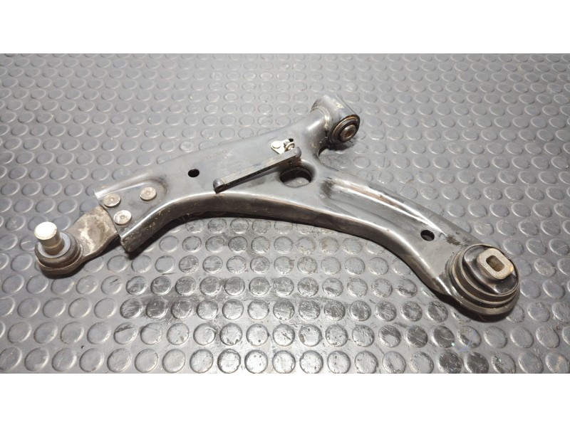 Recambio de brazo izquierdo inferior delantero para volvo xc 40 2.0 d referencia OEM IAM 32221283  