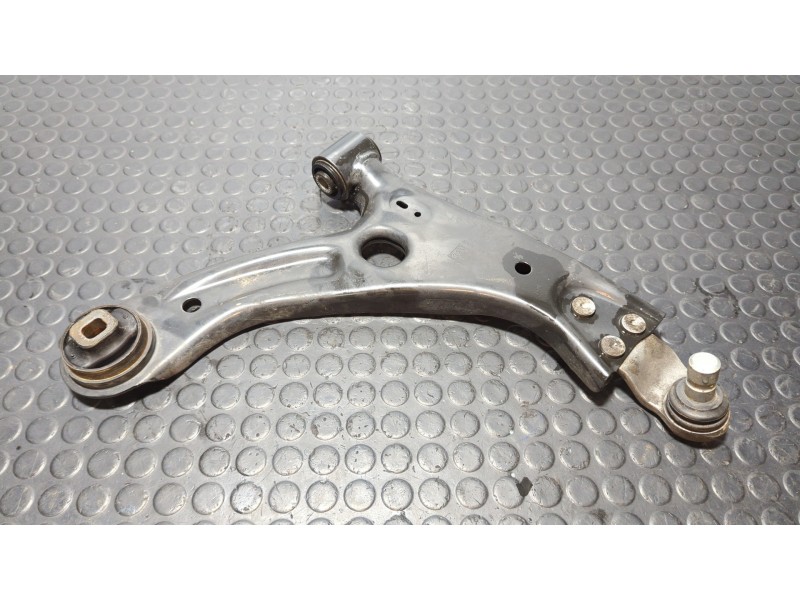 Recambio de brazo derecho inferior delantero para volvo xc 40 2.0 d referencia OEM IAM 32221282  