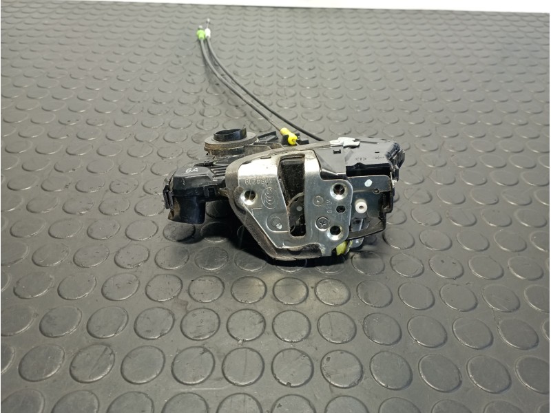 Recambio de cerradura puerta delantera izquierda para toyota auris 1.8 hybrid referencia OEM IAM 6904002210  