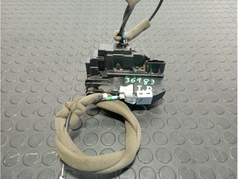 Recambio de cerradura puerta trasera derecha para nissan note 1.2 3 cil referencia OEM IAM 825003VV0A  