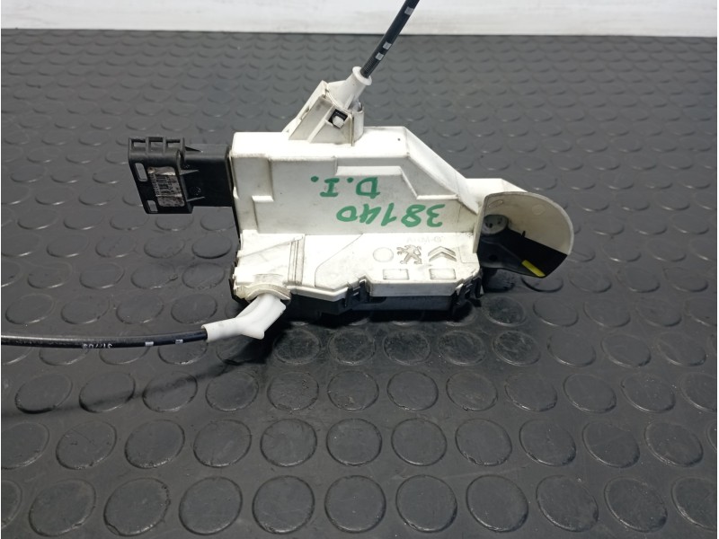 Recambio de cerradura puerta delantera izquierda para peugeot partner kombi 1.6 hdi referencia OEM IAM A01852  