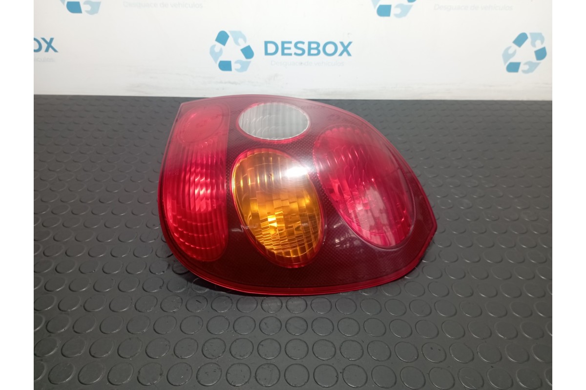 Recambio de piloto trasero derecho para toyota corolla (e11) 1.4 gasolina referencia OEM IAM 22076587R  