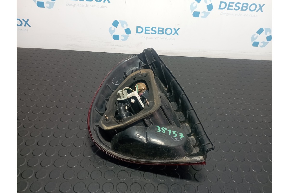 Recambio de piloto trasero derecho para toyota corolla (e11) 1.4 gasolina referencia OEM IAM 22076587R  