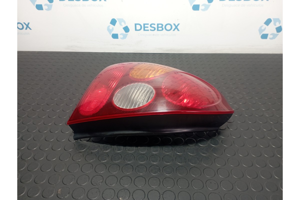 Recambio de piloto trasero izquierdo para toyota corolla (e11) 1.4 gasolina referencia OEM IAM 22076587L  