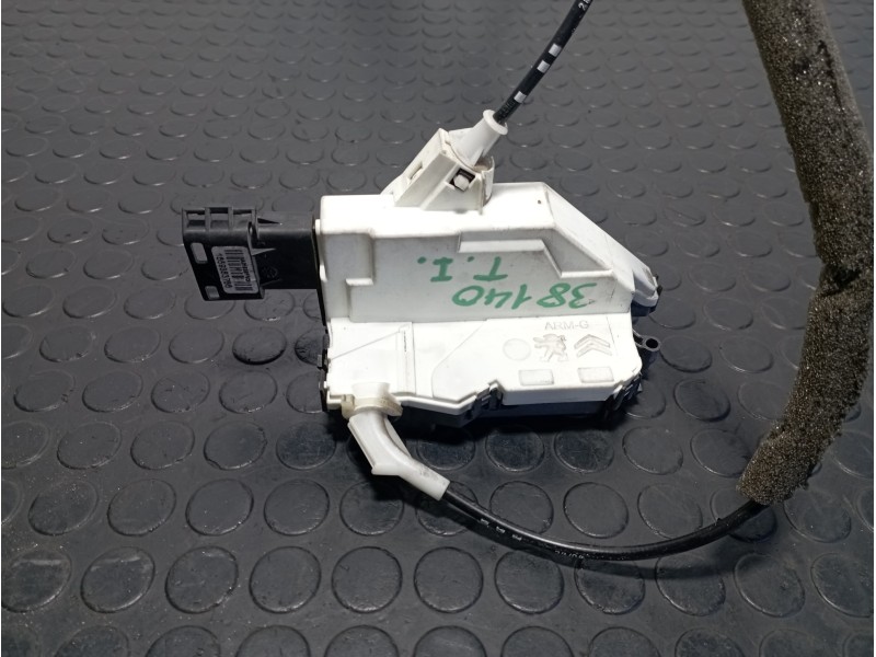 Recambio de cerradura puerta trasera izquierda para peugeot partner kombi 1.6 hdi referencia OEM IAM A01841  