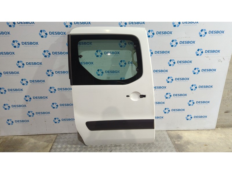 Recambio de puerta lateral corredera derecha para peugeot partner kombi 1.6 hdi referencia OEM IAM   