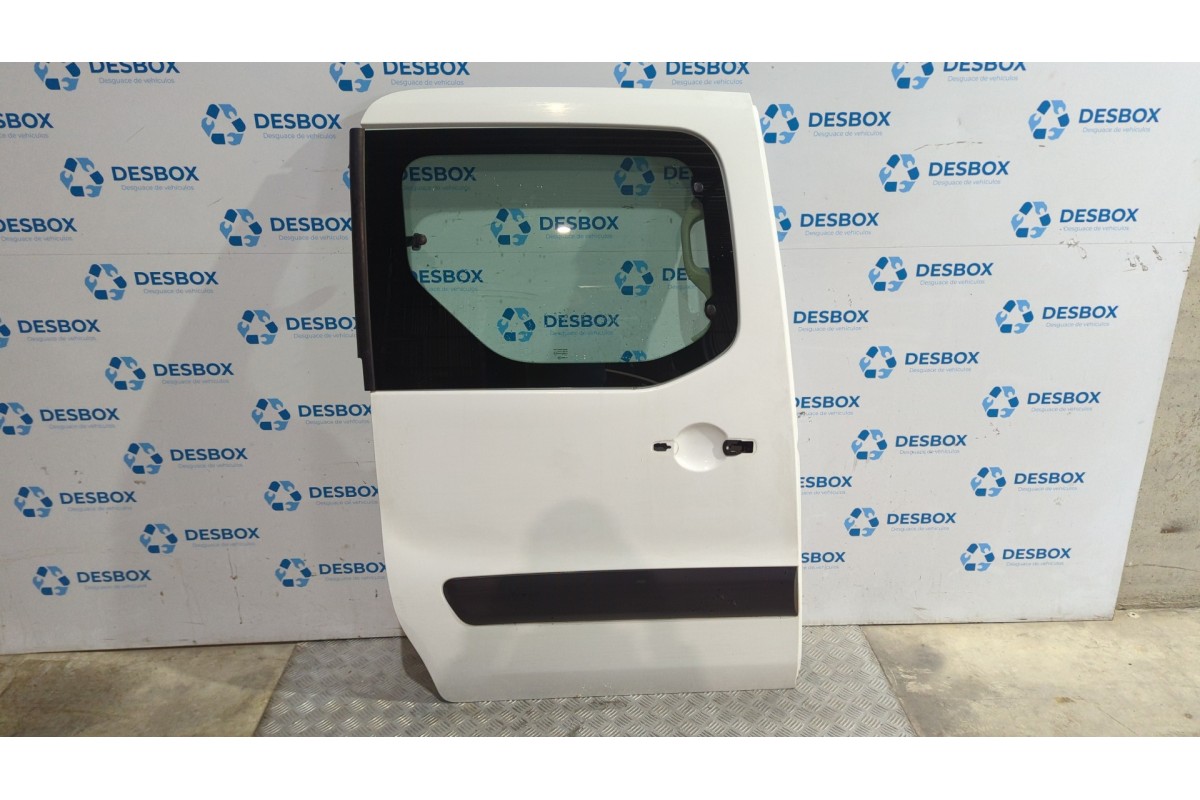 Recambio de puerta lateral corredera derecha para peugeot partner kombi 1.6 hdi referencia OEM IAM   