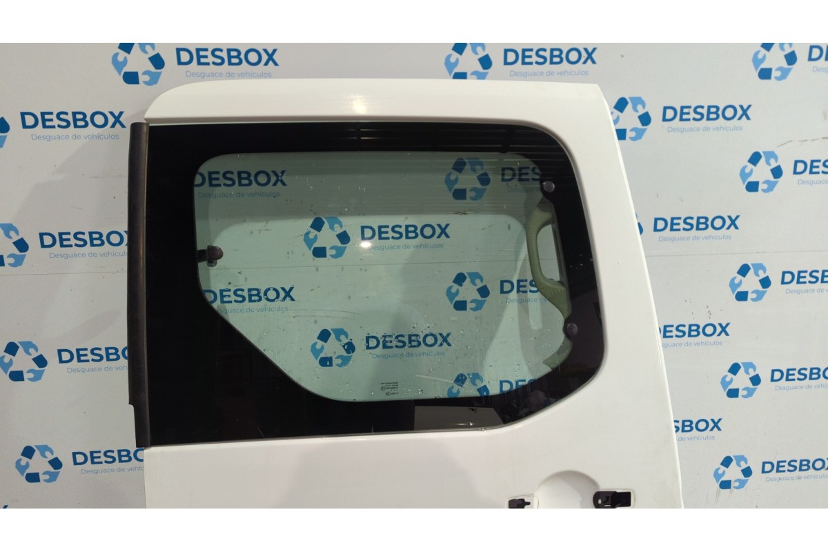 Recambio de puerta lateral corredera derecha para peugeot partner kombi 1.6 hdi referencia OEM IAM   