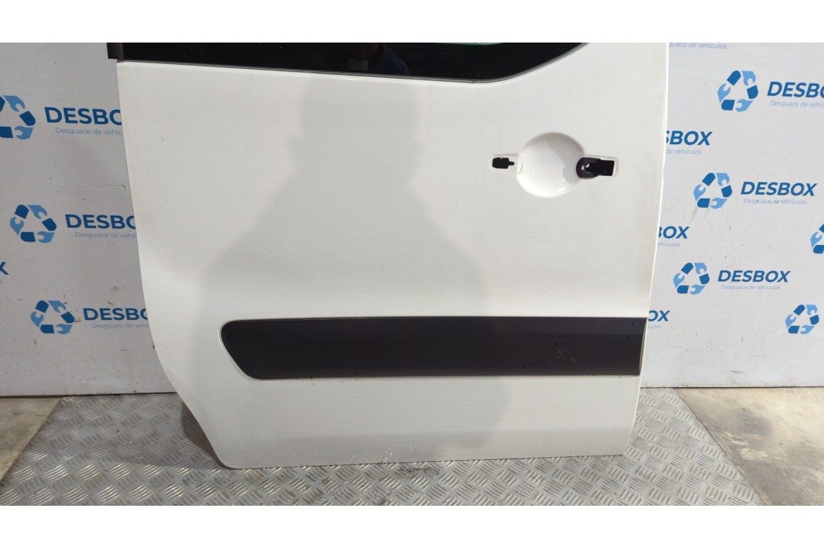 Recambio de puerta lateral corredera derecha para peugeot partner kombi 1.6 hdi referencia OEM IAM   