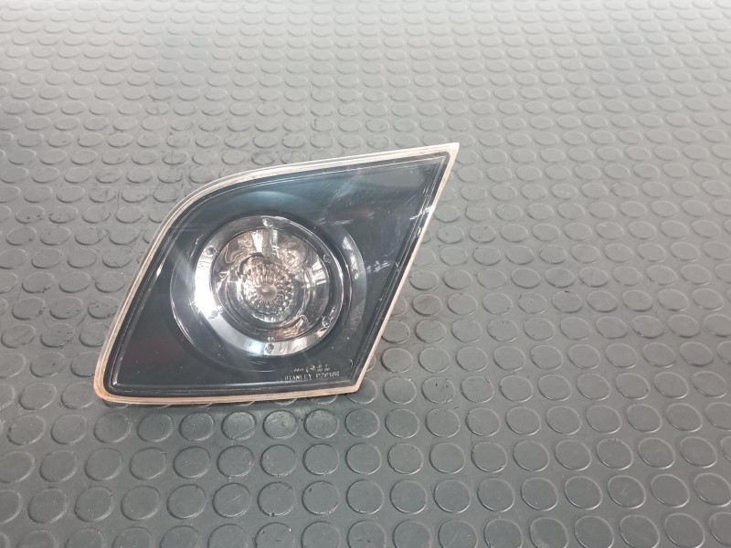 Recambio de piloto porton derecho para mazda 3 berlina (bk) 1.6 diesel referencia OEM IAM P2913R  