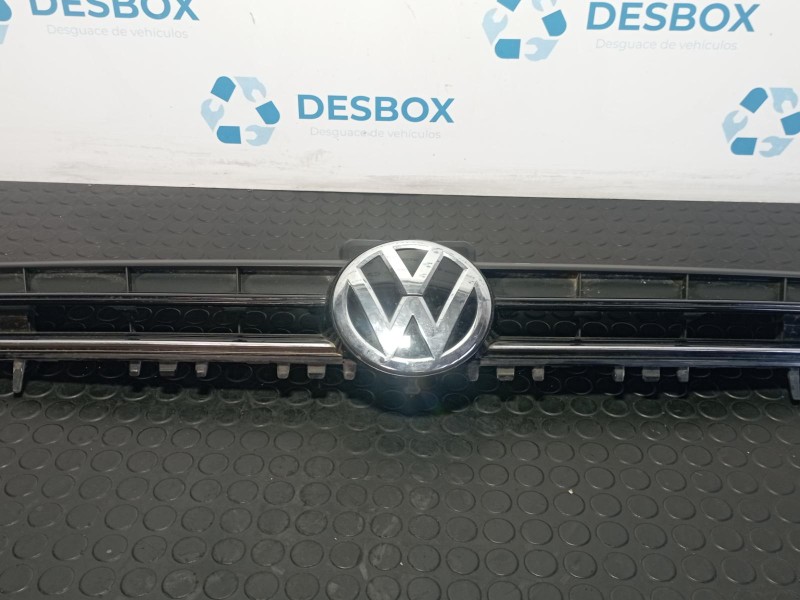 Recambio de rejilla delantera para volkswagen golf vii lim. 1.2 tsi referencia OEM IAM 5G0853653E  