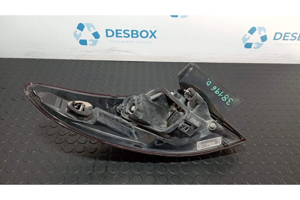 Recambio de piloto trasero derecho para renault megane iii sport tourer 1.9 dci referencia OEM IAM 265500010R  