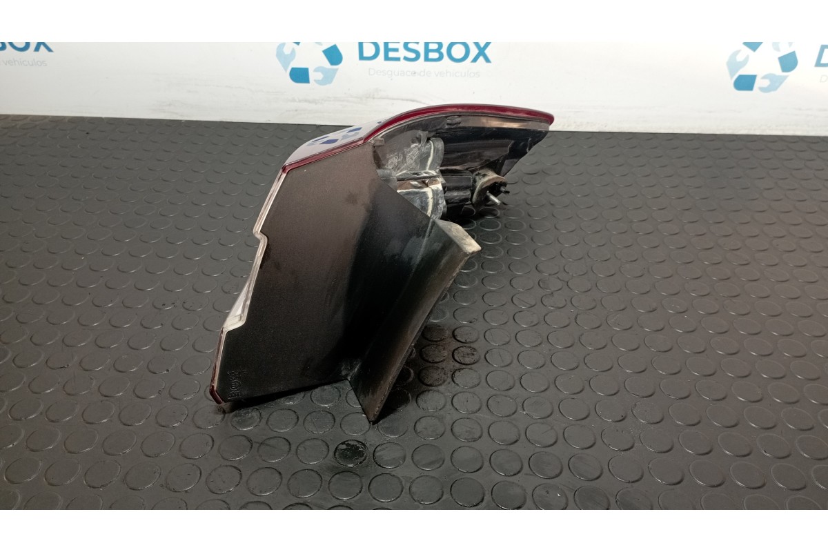 Recambio de piloto trasero izquierdo para renault megane iii sport tourer 1.9 dci referencia OEM IAM 265550010R  