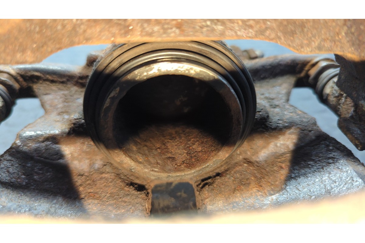 Recambio de pinza de freno delantera derecha para volkswagen golf vii lim. 1.2 tsi referencia OEM IAM 6792C  