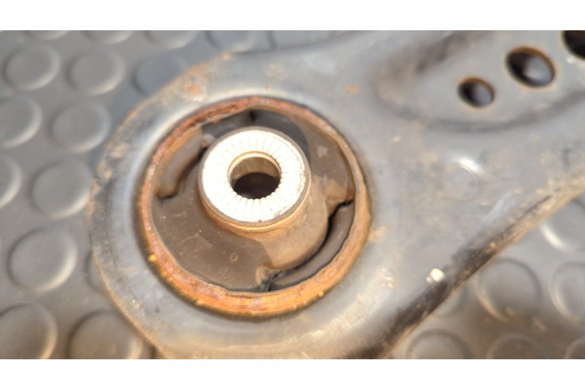 Recambio de brazo derecho inferior delantero para volkswagen golf vii lim. 1.2 tsi referencia OEM IAM 5Q0407152J  