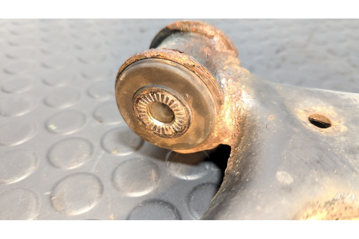 Recambio de brazo derecho inferior delantero para volkswagen golf vii lim. 1.2 tsi referencia OEM IAM 5Q0407152J  