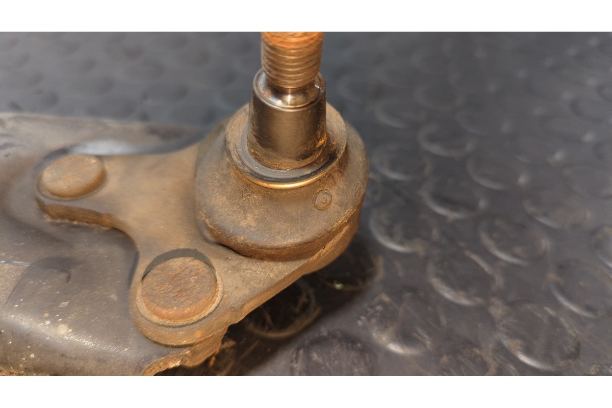 Recambio de brazo derecho inferior delantero para volkswagen golf vii lim. 1.2 tsi referencia OEM IAM 5Q0407152J  