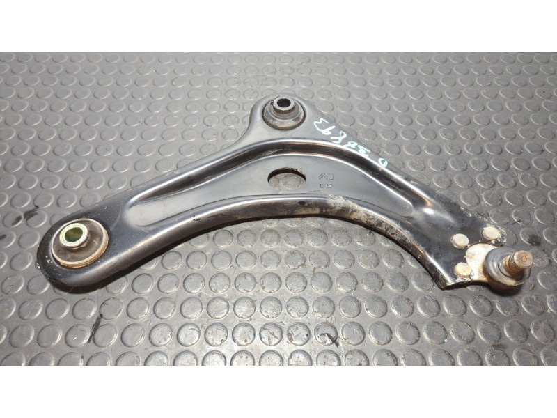 Recambio de brazo derecho inferior delantero para peugeot 208 1.2 puretech referencia OEM IAM C47  