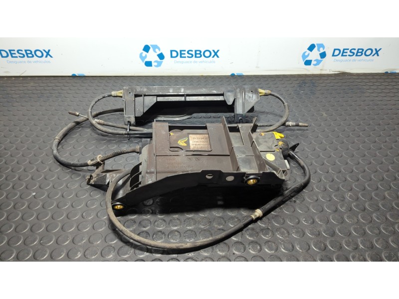 Recambio de freno de mano electrico para renault scenic ii 1.9 dci referencia OEM IAM 8200418647  