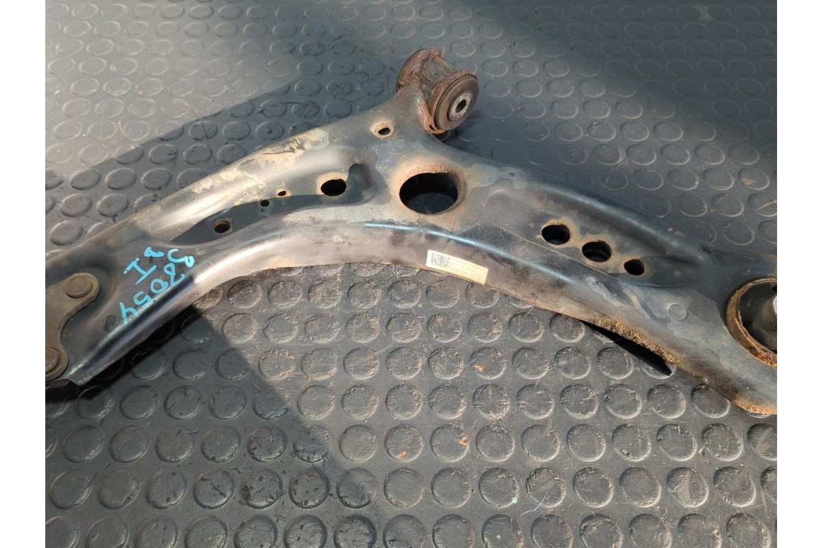 Recambio de brazo izquierdo inferior delantero para volkswagen golf vii lim. 1.2 tsi referencia OEM IAM 5Q0407151J  