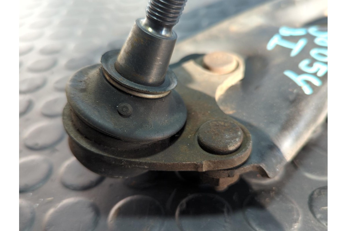 Recambio de brazo izquierdo inferior delantero para volkswagen golf vii lim. 1.2 tsi referencia OEM IAM 5Q0407151J  