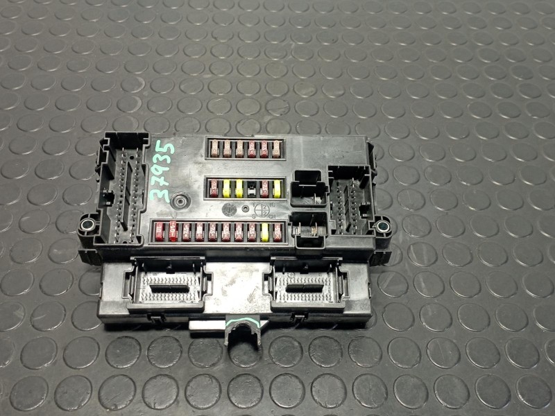 Recambio de caja reles / fusibles para peugeot boxer furgoneta 2.2 bluehdi 140 referencia OEM IAM 46860568  