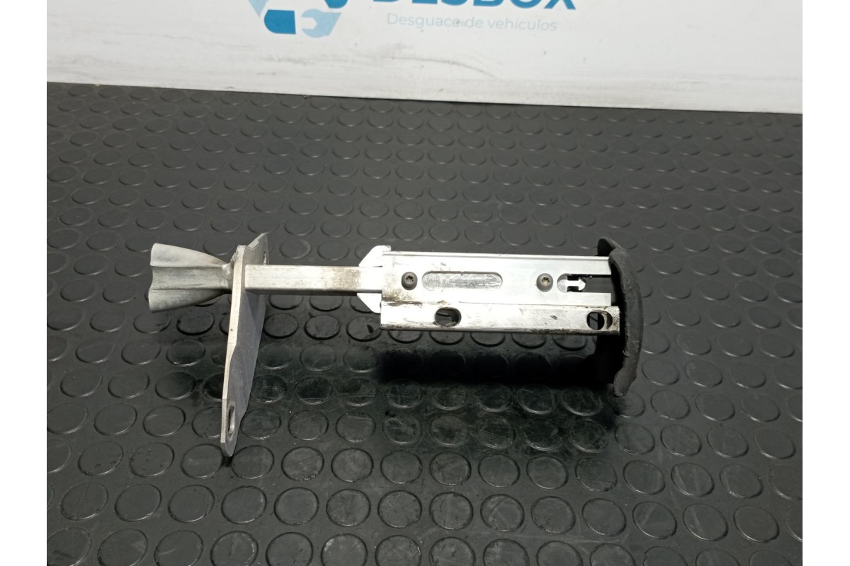 Recambio de puntera paragolpes trasera izquierda para audi a4 berlina (b5) 1.8 t quattro referencia OEM IAM 8DO807331C  