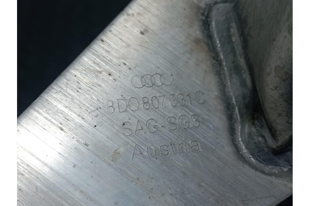 Recambio de puntera paragolpes trasera izquierda para audi a4 berlina (b5) 1.8 t quattro referencia OEM IAM 8DO807331C  