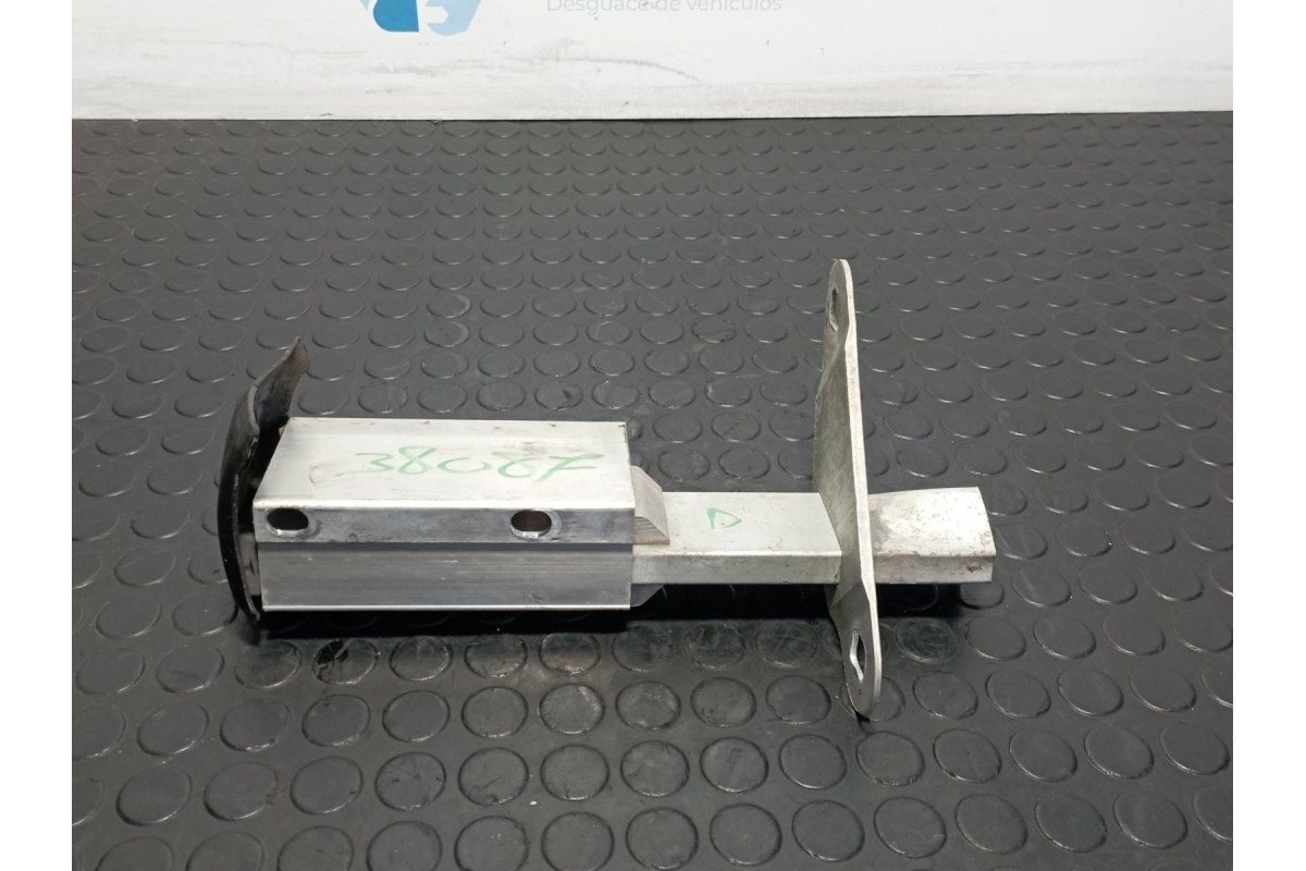 Recambio de puntera paragolpes trasera derecha para audi a4 berlina (b5) 1.8 t quattro referencia OEM IAM 8DO807332C  