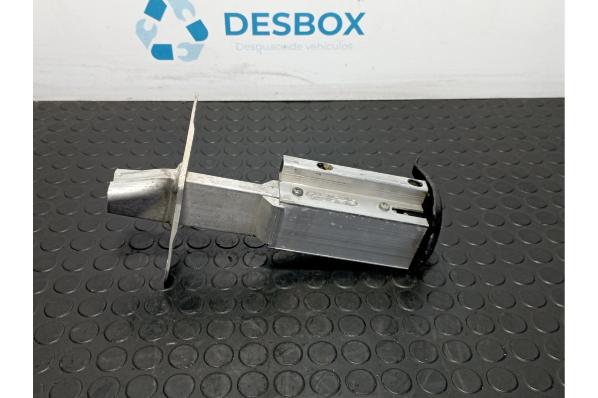 Recambio de puntera paragolpes trasera derecha para audi a4 berlina (b5) 1.8 t quattro referencia OEM IAM 8DO807332C  