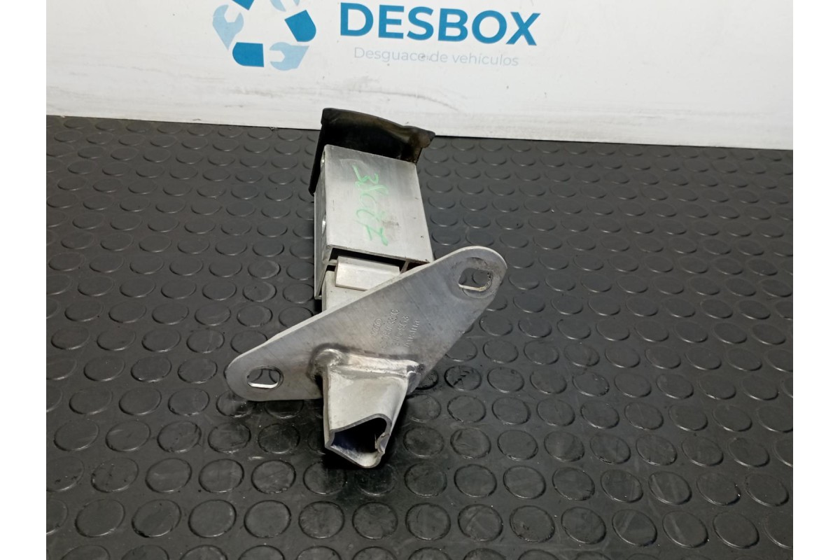 Recambio de puntera paragolpes trasera derecha para audi a4 berlina (b5) 1.8 t quattro referencia OEM IAM 8DO807332C  