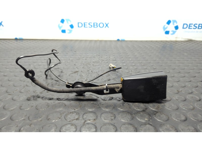 Recambio de enganche cinturon delantero izquierdo para citroen nemo 1.4 hdi referencia OEM IAM 213700002  