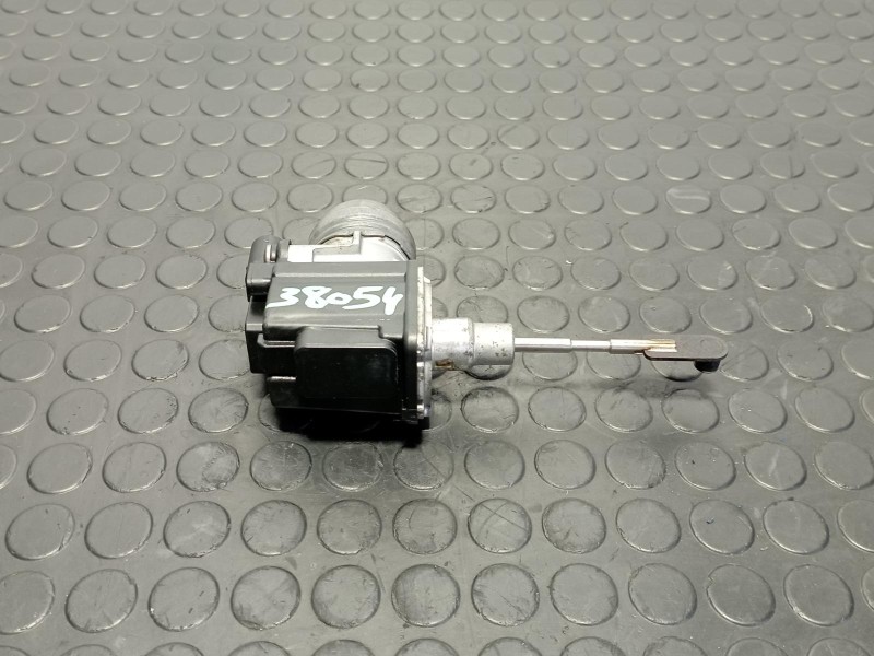 Recambio de motor electrico actuador para volkswagen golf vii lim. 1.2 tsi referencia OEM IAM 04E145725R  