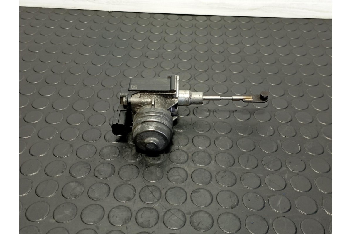 Recambio de motor electrico actuador para volkswagen golf vii lim. 1.2 tsi referencia OEM IAM 04E145725R  