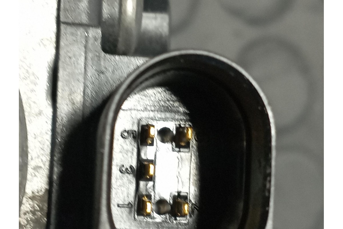 Recambio de motor electrico actuador para volkswagen golf vii lim. 1.2 tsi referencia OEM IAM 04E145725R  