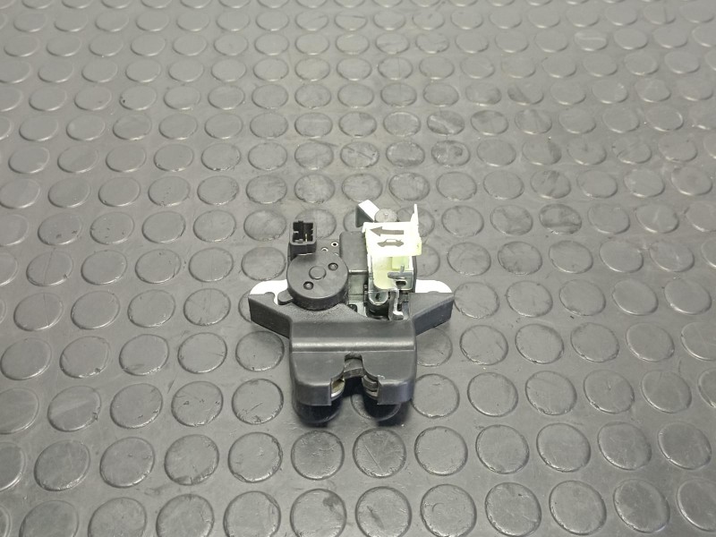 Recambio de cerradura maletero / porton para hyundai i40 1.6 crdi referencia OEM IAM 812302T001  