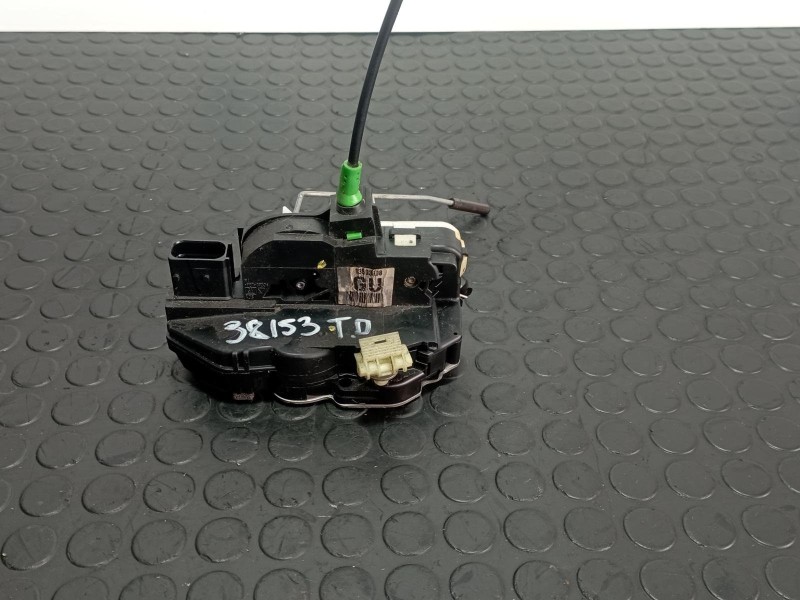 Recambio de cerradura puerta trasera derecha para opel insignia berlina 2.0 cdti referencia OEM IAM 13503808  