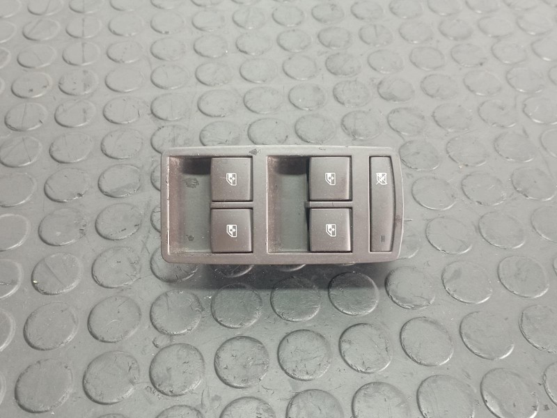 Recambio de mando elevalunas delantero izquierdo para opel insignia berlina 2.0 cdti referencia OEM IAM 13222224  