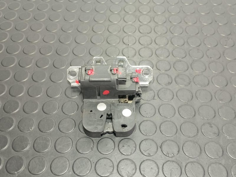 Recambio de cerradura maletero / porton para opel insignia berlina 2.0 cdti referencia OEM IAM 13253732  