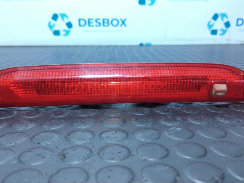 Recambio de luz central de freno para ford fiesta 1.4 referencia OEM IAM 255113A602  