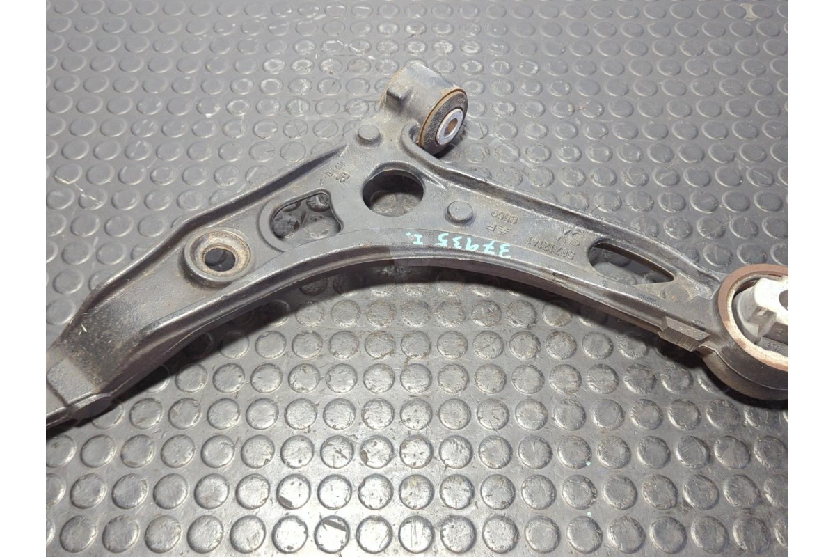 Recambio de brazo izquierdo inferior delantero para peugeot boxer furgoneta 2.2 bluehdi 140 referencia OEM IAM 50712141  