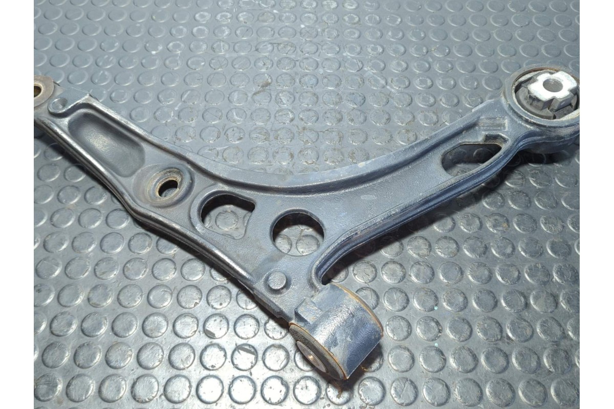 Recambio de brazo izquierdo inferior delantero para peugeot boxer furgoneta 2.2 bluehdi 140 referencia OEM IAM 50712141  
