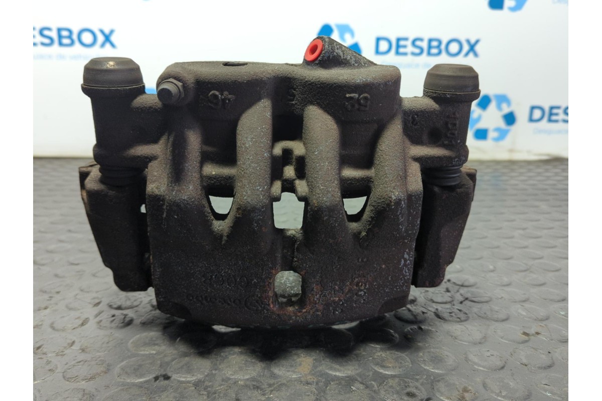 Recambio de pinza de freno delantera derecha para peugeot boxer furgoneta 2.2 bluehdi 140 referencia OEM IAM C068  