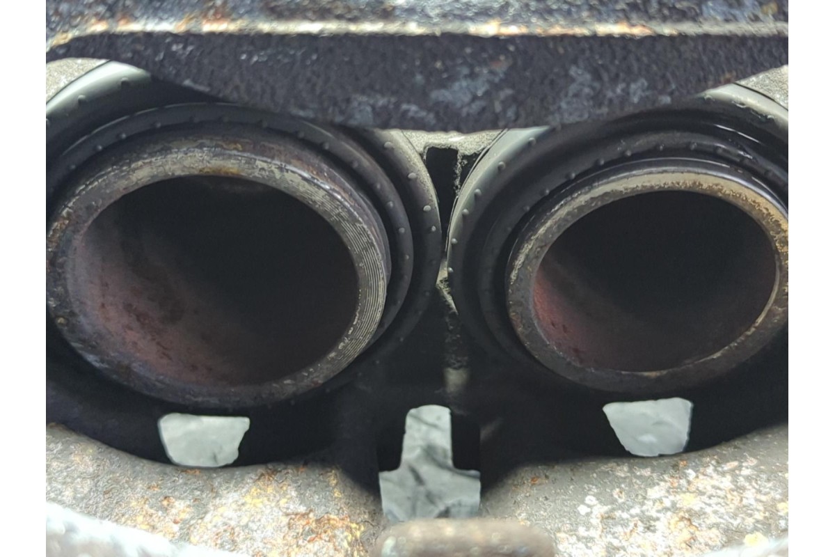 Recambio de pinza de freno delantera derecha para peugeot boxer furgoneta 2.2 bluehdi 140 referencia OEM IAM C068  