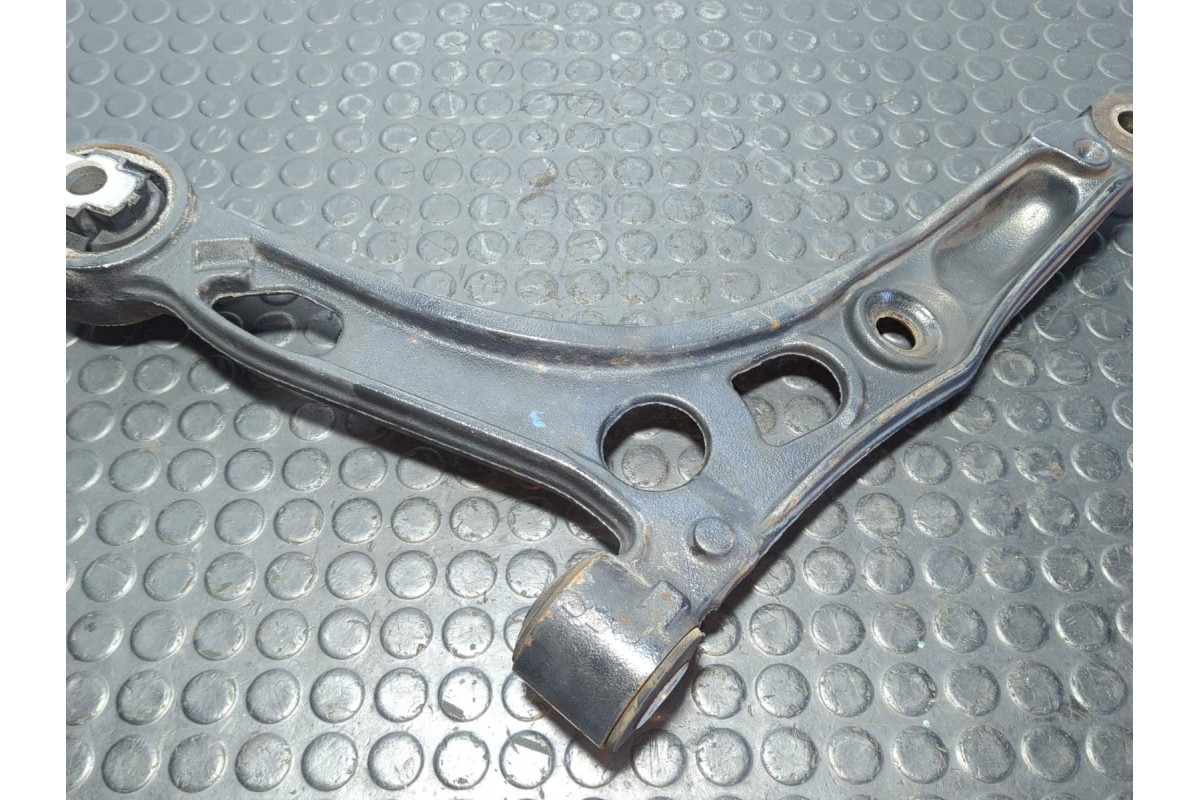Recambio de brazo derecho inferior delantero para peugeot boxer furgoneta 2.2 bluehdi 140 referencia OEM IAM 50712142  