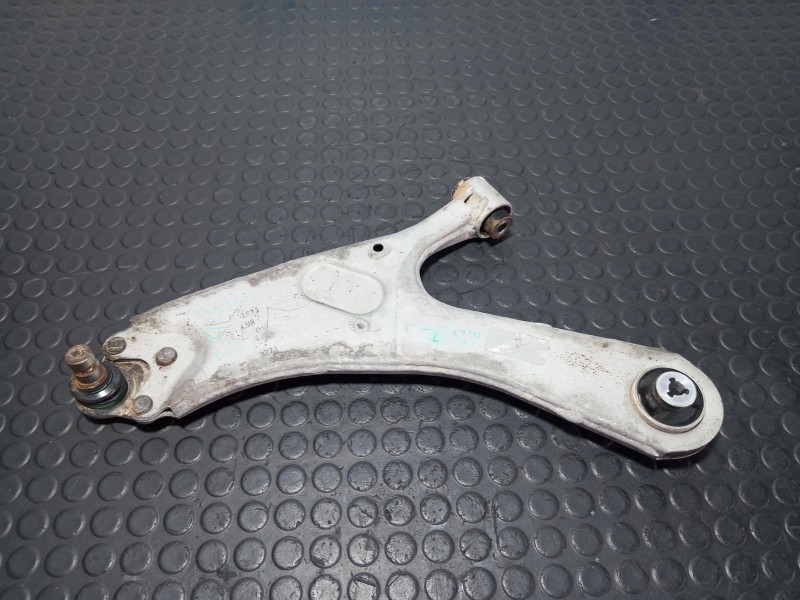 Recambio de brazo izquierdo inferior delantero para peugeot 2008 (--.2013) 2008 active puretech referencia OEM IAM 4721  